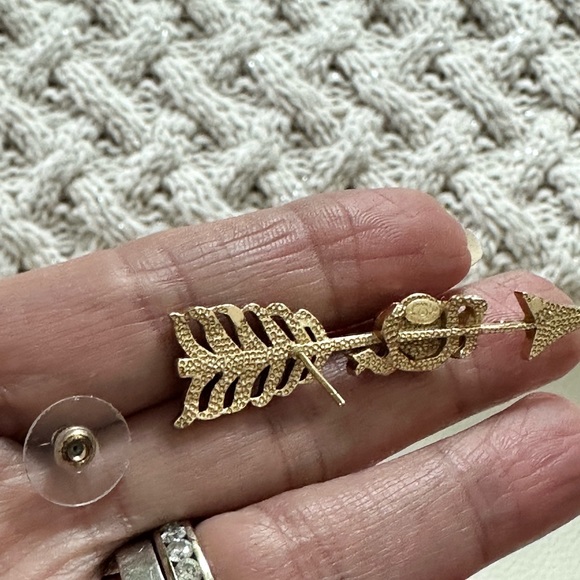 Chanel Ear Climber Arrow Earring with crystals - Picture 8 of 9